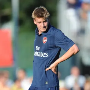Nicklas Bendtner (Arsenal) Roman Flandorfer (SC Columbia) Nicklas Bendtner (Arsenal) Roman Flandorfer (SC Columbia)