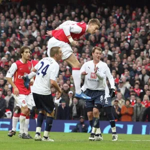 Nicklas Bendtner scores Arsenals 2nd goal as Teemu Tainio (Spurs) looks on