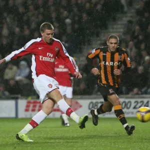 Nicklas Bendtner shoots past Hull goalkeeper Boaz Myhill