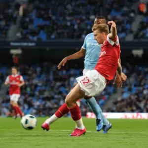 Nicklas Bendtner shoots past Man City goalkeeper Joe Hart to score the 3rd Arsenal goal Nicklas Bendtner shoots past Man City goalkeeper Joe Hart to score the 3rd Arsenal goal