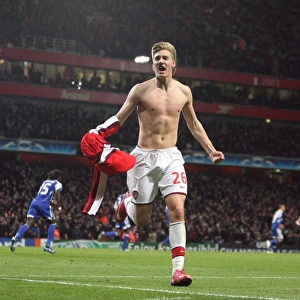 Nicklas Bendtner's Thrilling Goal: Arsenal Leads Dynamo Kyiv in Champions League