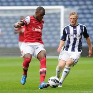 Nigel Neita (Arsenal) Sam Mantom (WBA). West Bromwich Albion U21 1: 0 Arsenal U21 Nigel Neita (Arsenal) Sam Mantom (WBA). West Bromwich Albion U21 1: 0 Arsenal U21