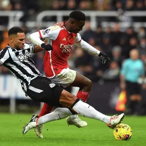 Nketiah vs Lascelles: Intense Battle at St. James Park - Arsenal vs Newcastle United, Premier League 2023-24