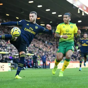 Norwich's Hernandez Threatens Chambers: Intense Moment from Arsenal-Norwich Clash Norwich's Hernandez Threatens Chambers: Intense Moment from Arsenal-Norwich Clash