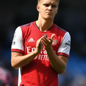 Odegaard Applauds Arsenal Fans: Manchester City vs Arsenal, 2021-22 Premier League