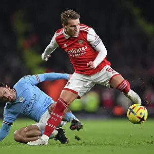 Odegaard Outshines Grealish: Arsenal's Midfielder Wins Key Battle Against Manchester City Rival