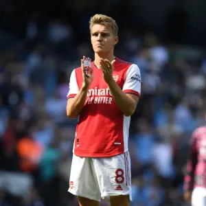 Odegaard Salutes: Arsenal Fans Unwavering Support in Manchester City Showdown, 2021-22 Premier League
