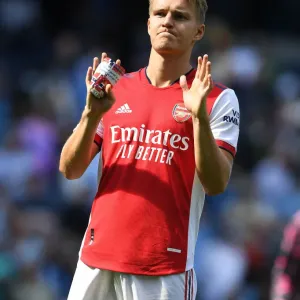 Odegaard Salutes: Arsenal's Standout Moment at Manchester City, Premier League 2021-22