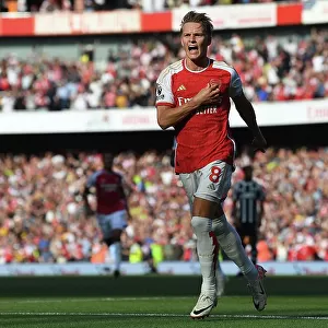 Odegaard Scores First Arsenal Goal: Arsenal 1-Manchester United, 2023-24 Premier League