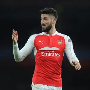 Olivier Giroud in Action: Arsenal vs. Barcelona, UEFA Champions League 2016 Olivier Giroud in Action: Arsenal vs. Barcelona, UEFA Champions League 2016