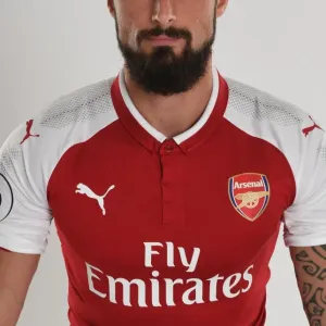 Olivier Giroud bei Arsenal im Jahr 2017/18 - Teamfotoshoot
