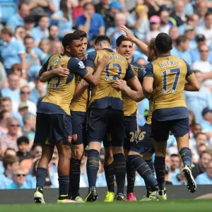 Olivier Giroud celebrates scoring Arsenals 1st goal with his team mates Olivier Giroud celebrates scoring Arsenals 1st goal with his team mates