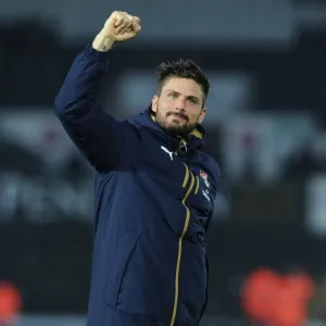Olivier Giroud's Euphoric Moment with Arsenal Fans after Swansea Victory, 2015-16 Premier League