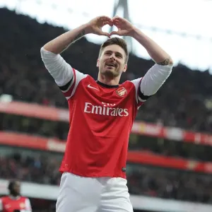 Olivier Giroud's Hat-Trick: Arsenal's Victory Over Reading in the 2012-13 Premier League