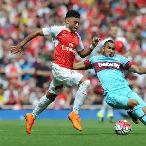 Oxlade-Chamberlain Outsmarts Payet: Arsenal's Midfield Maestro Dazzles in 2015-16 Premier League Showdown Against West Ham