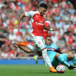 Oxlade-Chamberlain Outsmarts Payet: Arsenal's Star Midfielder Dazzles in Premier League Showdown (Arsenal vs. West Ham United, 2015-16)