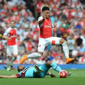 Oxlade-Chamberlain Outsmarts Payet: Arsenal's Triumph Over West Ham, 2015-16 Premier League