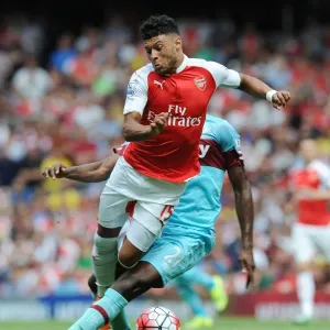 Oxlade-Chamberlain vs. Ogbonna: A Premier League Battle at Emirates Stadium