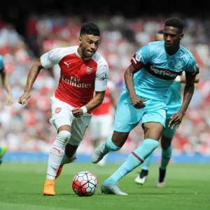 Oxlade-Chambrlain Outsmarts Oxford: Arsenal Star's Maze-Like Dribble Baffles West Ham Defender in 2015-16 Premier League Clash
