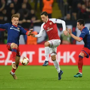 Ozil vs. Kuchaev: A Europa League Battle at the Heart of Midfield