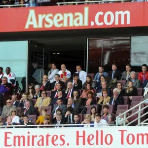 Atletas paralímpicos en el Director's Box, Arsenal 6-1 Southhampton, Liga Premier de Barclays Atletas paralímpicos en el Director's Box, Arsenal 6-1 Southhampton, Liga Premier de Barclays
