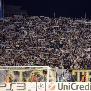 Partizan fans. Partizan Belgrade 1: 3 Arsenal. UEFA Champions League, FK Partizan Stadium