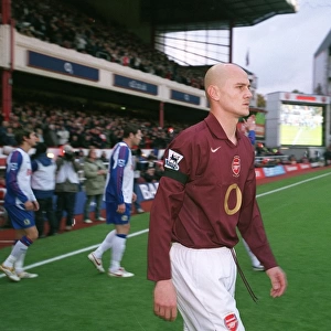 Pascal Cygan (Arsenal) walks out before the match. Arsenal 3: 0 Blackburn Rovers