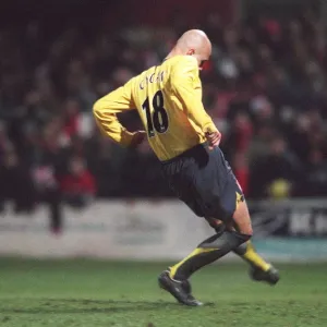 Pascal Cygan scores for Arsenal during the penalty shoot out
