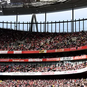 Passionate Arsenal vs. Chelsea Clash: A Sea of Colors at Emirates Stadium - Arsenal v Chelsea, Premier League 2021-22