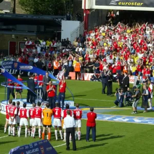 Pat Rice lifts the Premiership Trophy. Arsenal 2: 1 Leicester City Pat Rice lifts the Premiership Trophy. Arsenal 2: 1 Leicester City