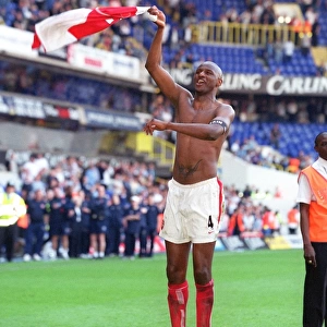 Patrick Vieira (Arsenal) celebrates winning the league title