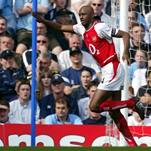 Patrick Vieira celebrates scoring Arsenals 1st goal