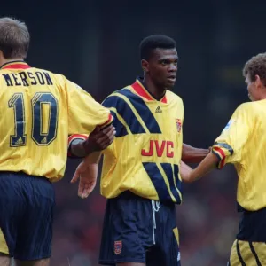 Paul Davis organises Paul Merson and John Jensen in th Arsenal wall