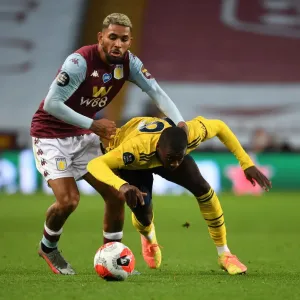 Pepe Foul: Nicolas Pepe Fouled by Douglas Luiz - Aston Villa vs. Arsenal, Premier League 2019-2020