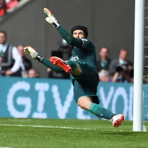 Petr Cech (Arsenal) during the penalty shoot out. Arsenal 1: 1 Chelsea. Arsenal win 4