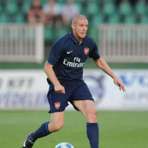 Philippe Senderos in Action: Arsenal's Dominant Pre-Season Win Against Szombathelyi (July 2009) Philippe Senderos in Action: Arsenal's Dominant Pre-Season Win Against Szombathelyi (July 2009)