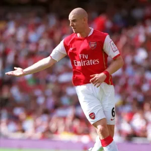 Philippe Senderos in Action: Arsenal's Win Against Paris Saint-Germain in Emirates Cup, 2007 Philippe Senderos in Action: Arsenal's Win Against Paris Saint-Germain in Emirates Cup, 2007