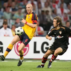 Philippe Senderos (Arsenal) Diego Trinidad (Seville) Philippe Senderos (Arsenal) Diego Trinidad (Seville)
