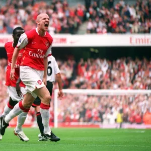 Philippe Senderos celebrates scoring Arsenals 2nd goal