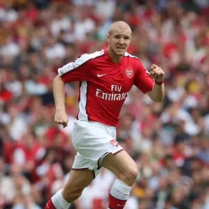 Philippe Senderos Euphoria: Arsenal's 1-0 Triumph Over Real Madrid at Emirates Cup (2008) Philippe Senderos Euphoria: Arsenal's 1-0 Triumph Over Real Madrid at Emirates Cup (2008)