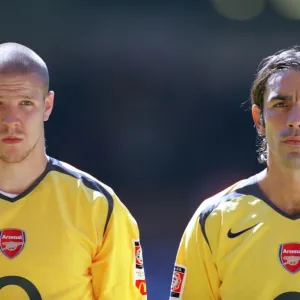 Philippe Senderos and Robert Pires (Arsenal). Arsenal 1: 2 Chelsea