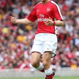 Philippe Senderos Victory: Arsenal 1-0 Real Madrid, Emirates Cup 2008 Philippe Senderos Victory: Arsenal 1-0 Real Madrid, Emirates Cup 2008