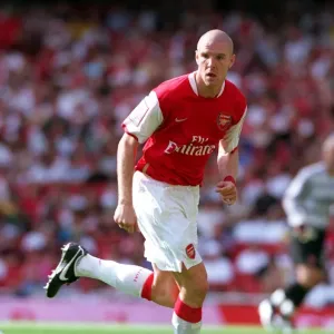 Philippe Senderos's Leading Goal: Arsenal's 2-1 Triumph Over Paris Saint-Germain at Emirates Cup, 2007 Philippe Senderos's Leading Goal: Arsenal's 2-1 Triumph Over Paris Saint-Germain at Emirates Cup, 2007