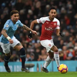 Pierre-Emerick Aubameyang Outsmarts Kyle Walker: Thrilling Premier League Clash - Manchester City vs. Arsenal (2018-19)