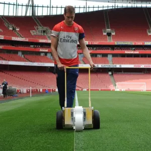 Pitch Preparation at Emirates Stadium: Arsenal vs. Swansea City (2014/15) Pitch Preparation at Emirates Stadium: Arsenal vs. Swansea City (2014/15)