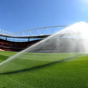 Pitch watering. Arsenal 0: 2 West Ham United. Barclays Premier League. Emirates Stadium