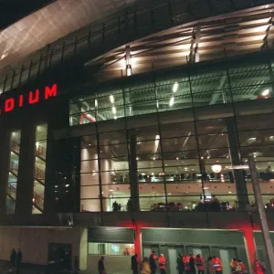 Pre-Match Excitement: Arsenal vs Hamburg, UEFA Champions League Group G (3:1), Emirates Stadium, London, November 21, 2006