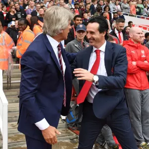 Premier League 2018-19: Unai Emery and Manuel Pellegrini Pre-Match Handshake (Arsenal vs West Ham United)