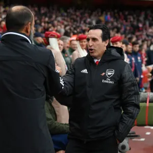 Ligue Première 2019 : Le salut de match avant le jeu entre l'Unai Emery et Nuno Espirito Santo à Arsenal contre les Wolves