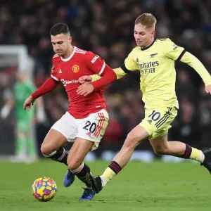 Premier League Rivalry: Manchester United vs. Arsenal - Battle at Old Trafford Premier League Rivalry: Manchester United vs. Arsenal - Battle at Old Trafford